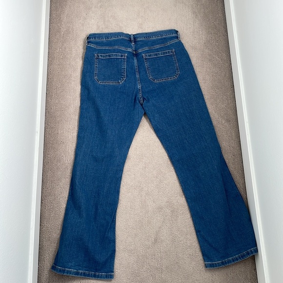 GAP Medium Wash Flare High Rise Denim Jeans with Patch Pockets.  Size 34 / 18R - Picture 3 of 5